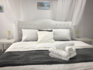 Canopy Jewel Bed - Pinery Bijou Suite, Port Franks
